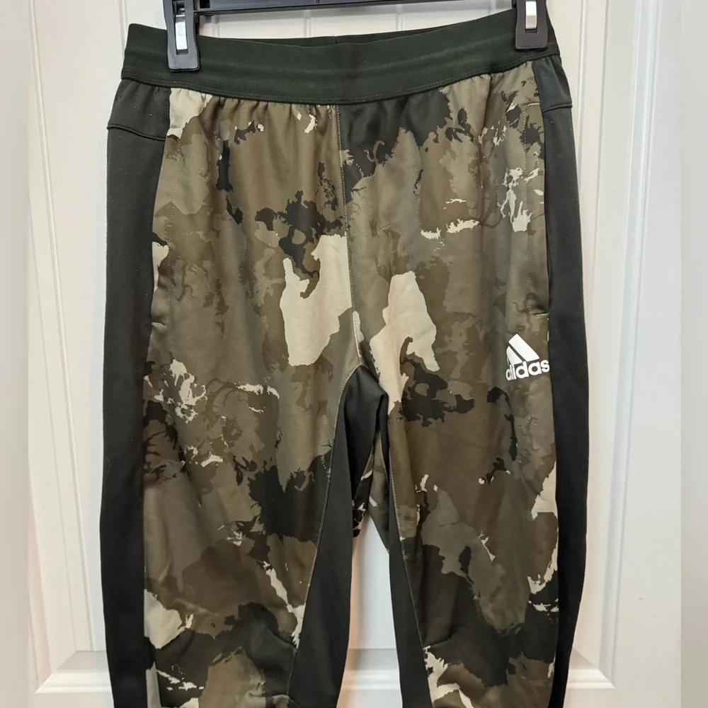New Adidas Continent Camo Crop Fleece Pants Gray Green Men's medium A